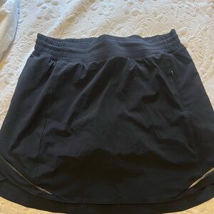 Lululemon black skirt 10